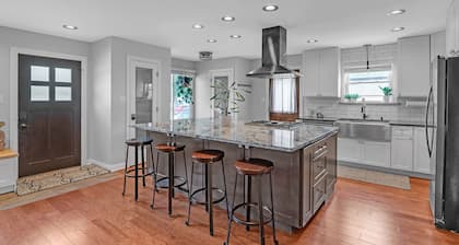 Modern Retreat With Private Pool & Yard 3 Bedroom Home