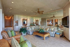 Condo, 2 Bedrooms | Living area