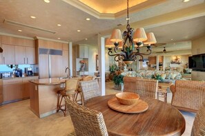 Condo, 2 Bedrooms | Dining