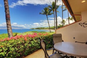 Condo, 2 Bedrooms | Outdoor dining