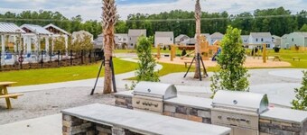 Spacious 5-bedroom house in welcoming Summerville with WiFi, AC