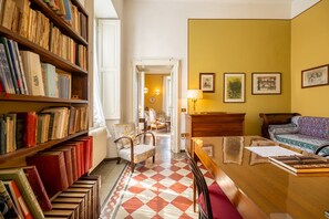 Living area - Emilia Gemstone Apartment by Wonderful Italy (Bellagio)