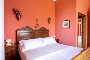 Apartamento, 2 quartos, varanda, vista para o lago | Ferros/tĂĄbuas de passar roupa, Wi-Fi de cortesia