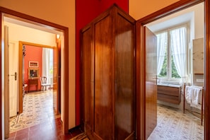 Apartamento, 2 quartos, varanda, vista para o lago | Ferros/tĂĄbuas de passar roupa, Wi-Fi de cortesia