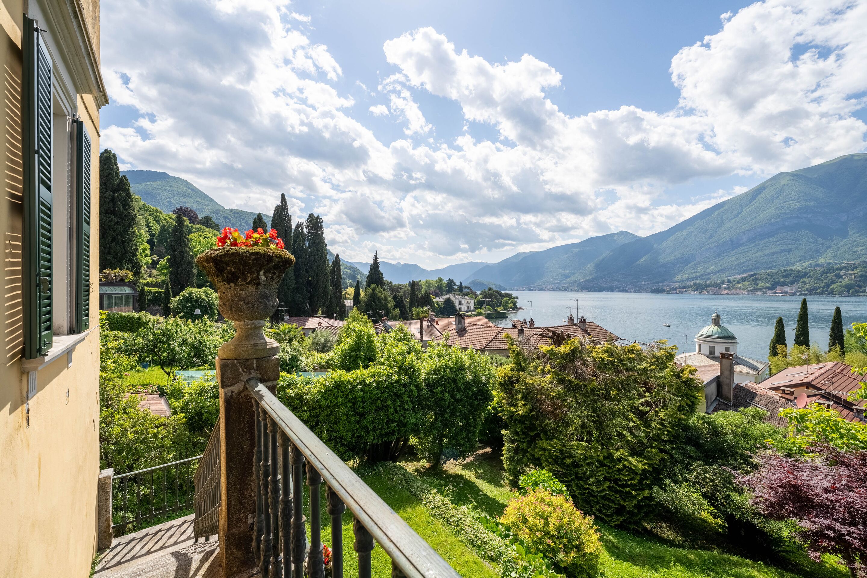 Leilighet, 2 soverom, terrasse, utsikt mot innsjø | Hage