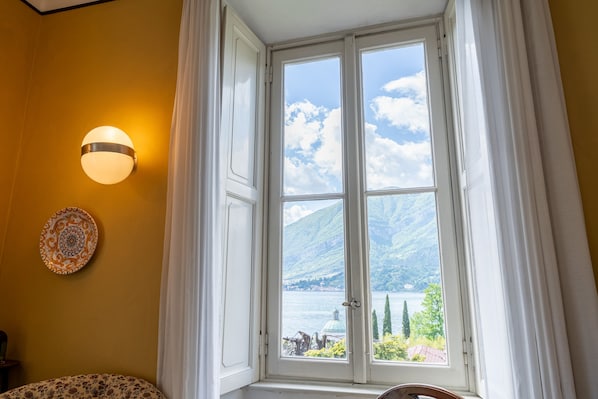 Apartment, 2 Bedrooms, Patio, Lake View | Living area | 30-inch TV with satellite channels