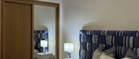 Desk, iron/ironing board, WiFi, bed sheets