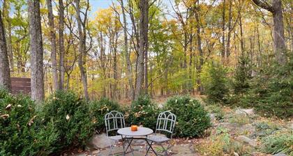 Grotto Grove A Private Poconos Cabin -Secluded Retreat w/ Firepit & Trail Access