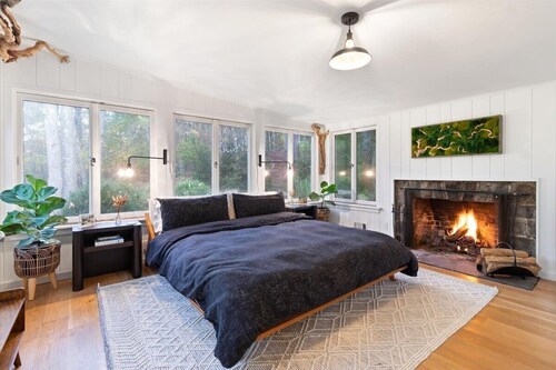 Grotto Grove A Private Poconos Cabin -Secluded Retreat w/ Firepit & Trail Access