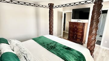 3 bedrooms, iron/ironing board, WiFi, bed sheets