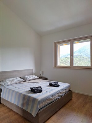 2 bedrooms, WiFi, bed sheets - Lakes Valley Panoramic Loft (Trentino-Alto Adige)