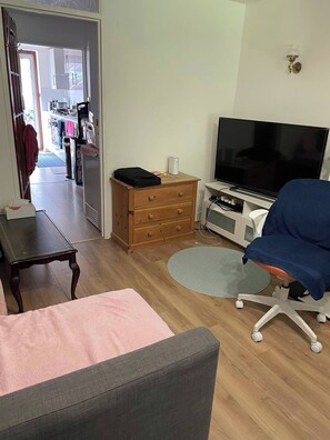Slaapzaal, 1 slaapkamer, bubbelbad | Kamervoorziening