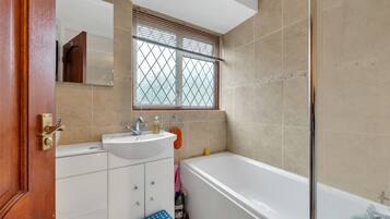 Shared Dormitory, 1 Bedroom, Hot Tub | Bathroom