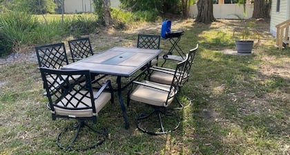 Sleeps 6 on 3BR House in Charming Palmetto Ellenton, WiFi, AC. Nature & Comfort