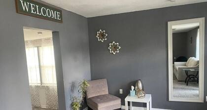 Sleeps 6 on 3BR House in Charming Palmetto Ellenton, WiFi, AC. Nature & Comfort