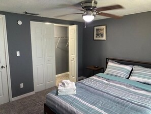 3 bedrooms, iron/ironing board, WiFi, bed sheets - Sleeps 6 on 3BR House in Charming Palmetto Ellenton, WiFi, AC. Nature & Comfort (Palmetto)