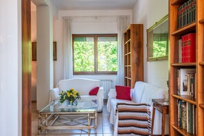 TV - Apartment 'Comfort Alle Terme' with Balcony and Wi-Fi (Chianciano Terme)
