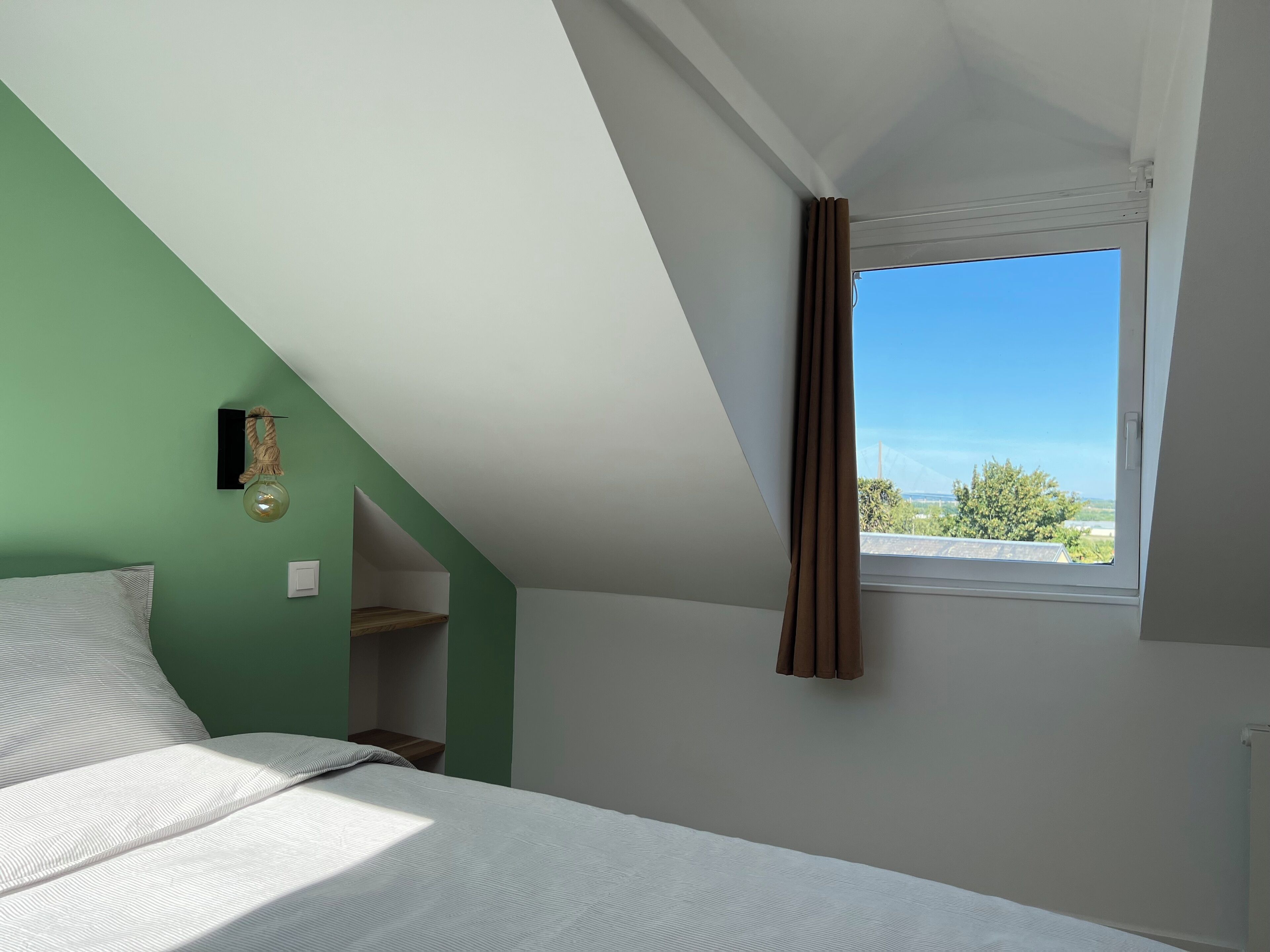 1 slaapkamer, een strijkplank/strijkijzer, gratis wifi, beddengoed