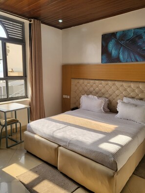 4 bedrooms, iron/ironing board, WiFi, bed sheets - Nice bed & breakfast with WiFi in a very vibrant environment in Kigali (Kigali)