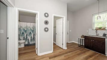 公寓, 多张床, 阳台, 花园景观 (887 Lexington Ave #1) | 住宿内部