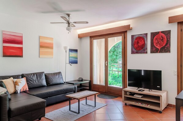 32-inch flat-screen TV with digital channels