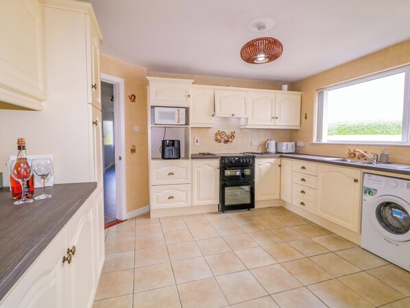 Private kitchen - ARD NA MARA, pet friendly, with open fire in Culdaff, County Donegal (Culdaff)