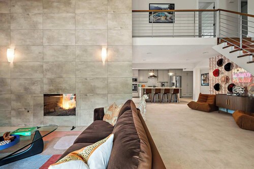 Desert Disco - 4BR Mid-Century Modern Design