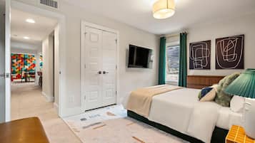 4 bedrooms, iron/ironing board, free WiFi, bed sheets