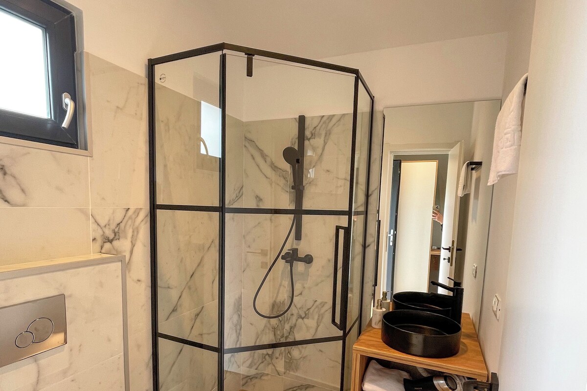 Bathroom | Shower, free toiletries, hair dryer, towels