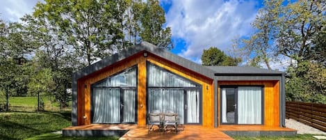 Deluxe-Ferienhaus, Blick auf die Anlage | Kostenloses WLAN