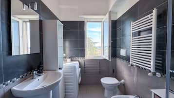 Douche, articles de toilette écologiques, sÚche-cheveux, bidet