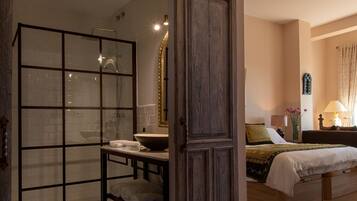 3 chambres, fer et planche à repasser, Wi-Fi gratuit, draps fournis