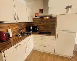 Appartement | Privékeuken | Kookgerei, borden en bestek