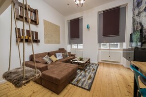 Apartment, Non Smoking, Kitchen | Hypo-allergenic bedding, individually decorated, individually furnished