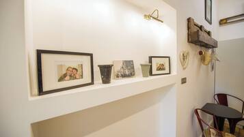 Apartment, Non Smoking, Kitchen | Hypo-allergenic bedding, individually decorated, individually furnished
