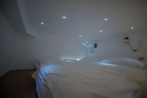 Hypo-allergenic bedding, individually decorated, individually furnished - The Spot (Prague)