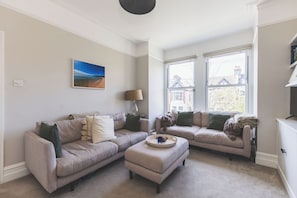 Fernseher, Stereoanlage, Arbeitsbereiche