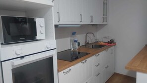 Micro-ondes, four, plaque de cuisson