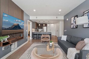 Een smart-tv en een kantoor