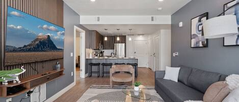 スマートテレビ、PC モニター