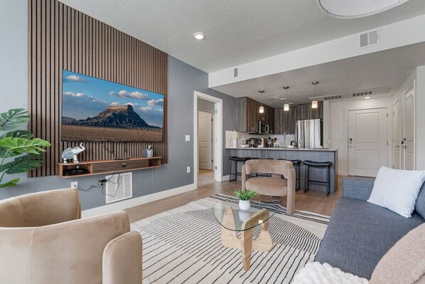 Smart TV, computer monitors