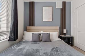 2 habitaciones, tabla de planchar con plancha, cuna de viaje y wifi 