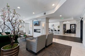 Smart TV, offices - Elegant 2BR Apartment Near Iconic Temple Square (Salt Lake City)