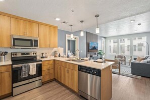 Fridge, microwave, oven, stovetop - Elegant 2BR Apartment Near Iconic Temple Square (Salt Lake City)