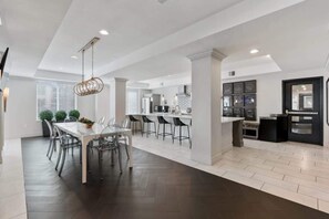 Dining - Elegant 2BR Apartment Near Iconic Temple Square (Salt Lake City)