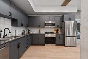 Cookware/dishes/utensils