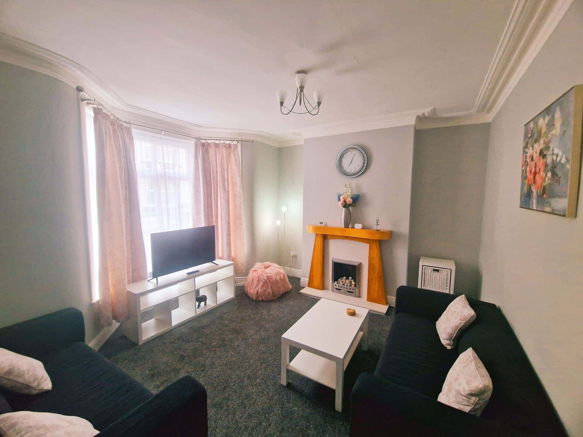 TV, fireplace