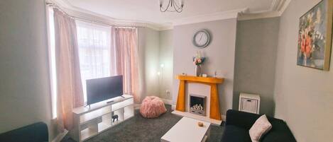 TV, fireplace