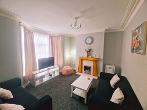 TV, fireplace