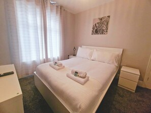 4 dormitorios, tabla de planchar con plancha, Internet y ropa de cama